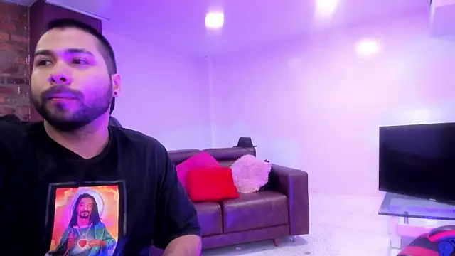 HotThreesoome online show from January 10, 1:17 pm