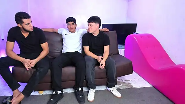 HotThreesoome online show from February 25, 12:38 pm