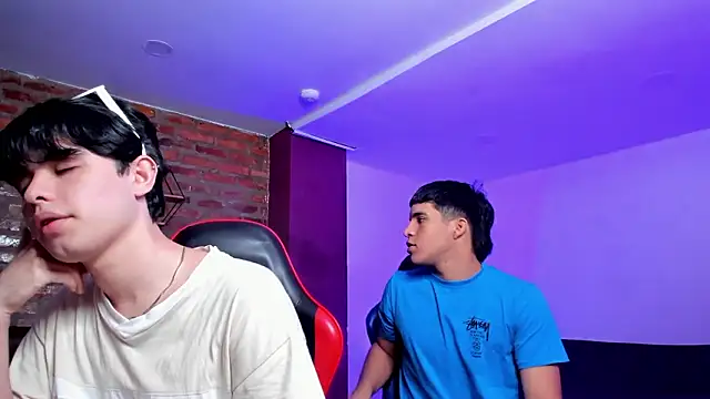 HotThreesoome online show from March 10, 12:31 pm