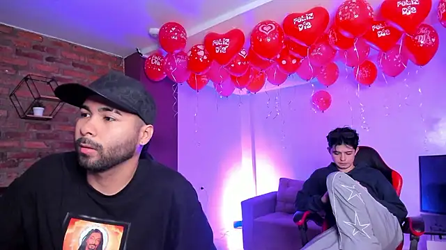 HotThreesoome online show from February 18, 12:12 pm