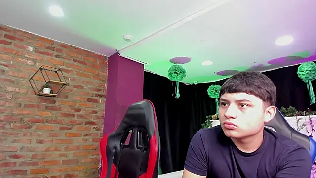 HotThreesoome online show from March 20, 12:28 pm