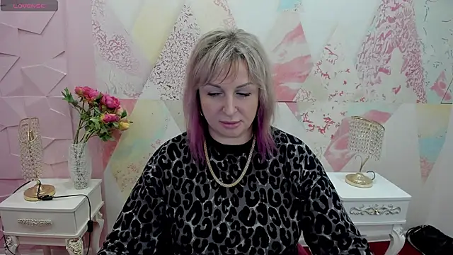 winky pinky  online show from December 5, 12:59 pm