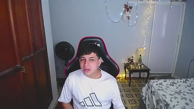 Snapshot of paul_crewe chatting on December 4, 7:35 pm paul crewe online show from December 4, 7:35 pm