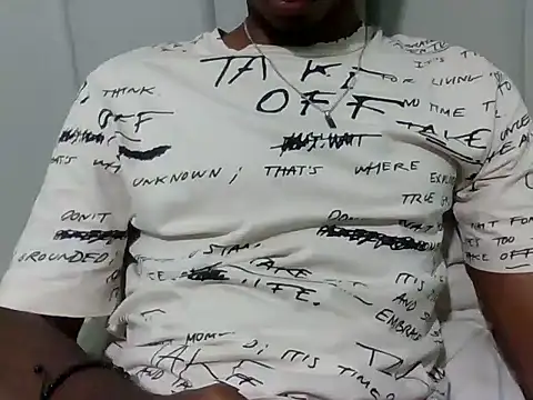 Snapshot of hotdick25002 chatting on December 22, 12:33 am hotdick25002 online show from December 22, 12:33 am