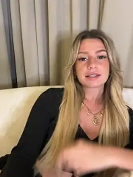 Snapshot of lilavv chatting on December 15, 1:28 pm lilavv online show from December 15, 1:28 pm