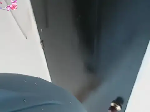 Snapshot of JulietaHazze_ chatting on December 14, 3:35 am JulietaHazze online show from December 14, 3:35 am