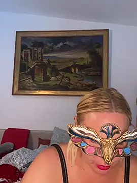 Snapshot of _DaLiDa_ chatting on December 13, 8:04 pm DaLiDa online show from December 13, 8:04 pm