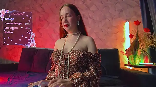 Snapshot of moon_siren chatting on May 9, 8:23 pm moon siren online show from May 9, 8:23 pm