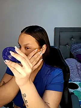 Snapshot of Valeriaa_21 chatting on June 17, 5:23 pm Valeriaa 21 online show from June 17, 5:23 pm