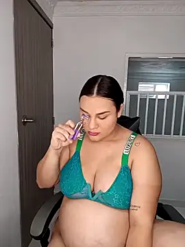 Snapshot of Valeriaa_21 chatting on April 6, 8:21 pm Valeriaa 21 online show from April 6, 8:21 pm