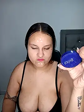 Snapshot of Valeriaa_21 chatting on June 18, 6:13 pm Valeriaa 21 online show from June 18, 6:13 pm