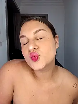 Snapshot of Valeriaa_21 chatting on March 18, 12:47 am Valeriaa 21 online show from March 18, 12:47 am
