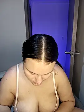 Snapshot of Valeriaa_21 chatting on June 11, 6:27 pm Valeriaa 21 online show from June 11, 6:27 pm