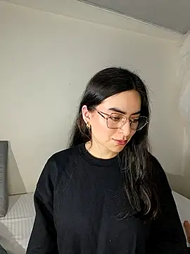 saasha Petit online show from April 15, 11:05 am