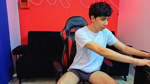 Neo Twink online show from December 20, 7:39 pm