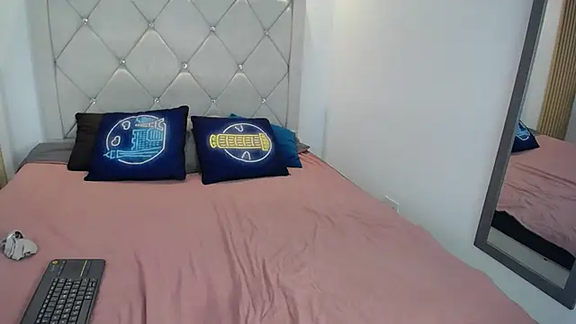 Kat Cute online show from April 25, 3:31 am