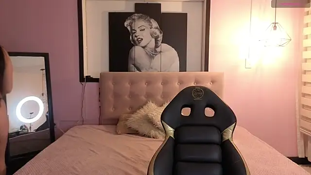 Sara valderrama  online show from April 10, 11:50 am