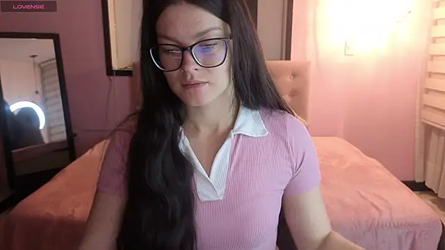 Sara valderrama  online show from June 2, 1:00 pm