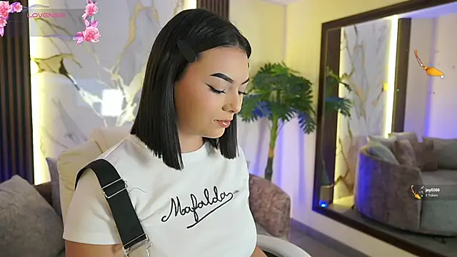 LiaWheeler online show from December 5, 7:01 pm