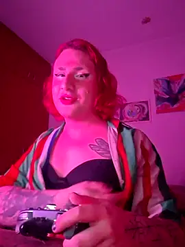 Snapshot of alien_ate_red chatting on December 16, 12:59 am alien ate red online show from December 16, 12:59 am