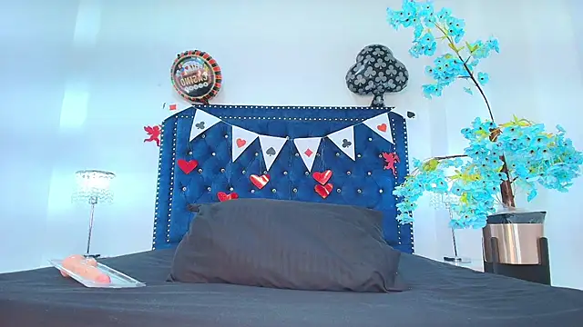 Snapshot of Velora_nigth chatting on February 24, 11:33 am Velora nigth online show from February 24, 11:33 am