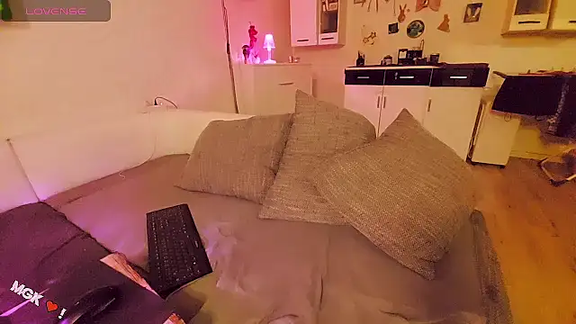 mindfvkc online show from March 27, 3:15 am