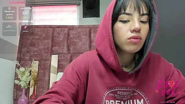 Kiara Fox   online show from March 5, 8:05 pm