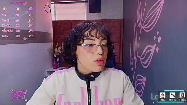 Kiara Fox   online show from May 29, 7:53 pm