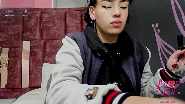 Kiara Fox   online show from February 23, 9:15 pm