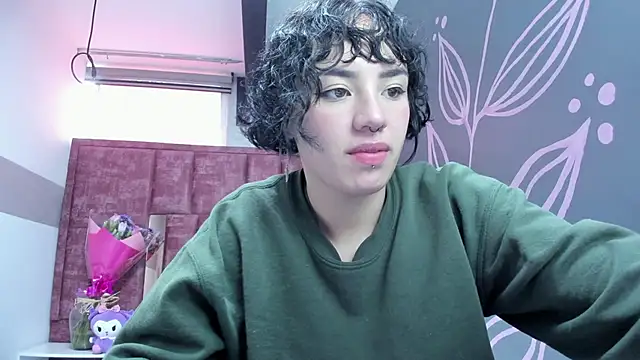 Kiara Fox   online show from March 2, 9:11 pm