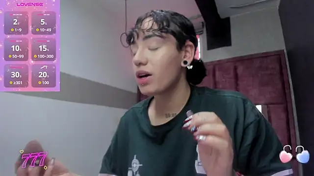 Kiara Fox   online show from April 13, 8:35 pm