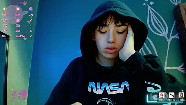 Kiara Fox   online show from May 21, 12:19 am