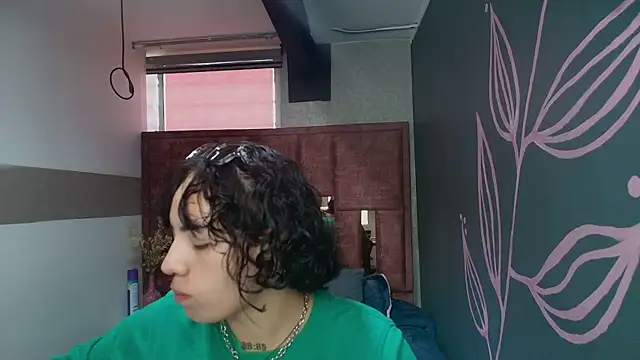 Kiara Fox   online show from May 6, 8:13 pm