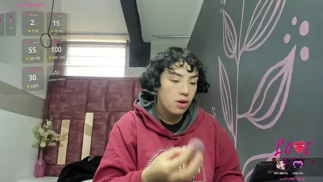 Kiara Fox   online show from February 25, 8:30 pm