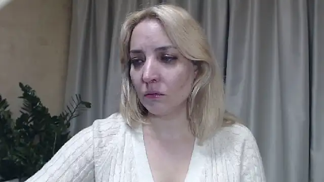 Snapshot of sweetpussy chatting on October 14, 4:07 pm sweetpussy online show from October 14, 4:07 pm