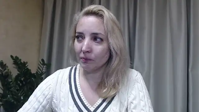 Snapshot of sweetpussy chatting on November 14, 5:38 pm sweetpussy online show from November 14, 5:38 pm