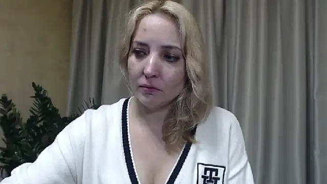 Snapshot of sweetpussy chatting on November 3, 11:25 am sweetpussy online show from November 3, 11:25 am