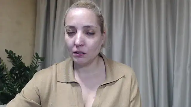 Snapshot of sweetpussy chatting on November 13, 11:36 am sweetpussy online show from November 13, 11:36 am