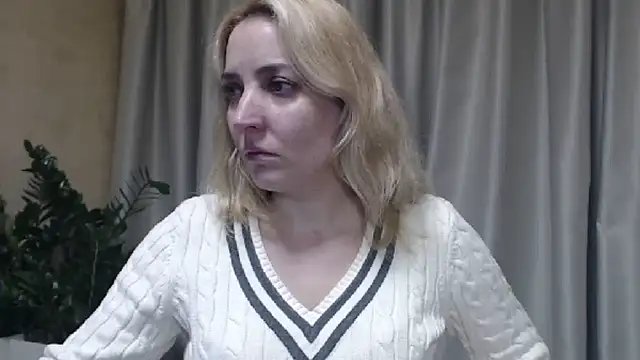Snapshot of sweetpussy chatting on October 22, 2:05 pm sweetpussy online show from October 22, 2:05 pm