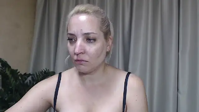 Snapshot of sweetpussy chatting on September 14, 2:28 pm sweetpussy online show from September 14, 2:28 pm