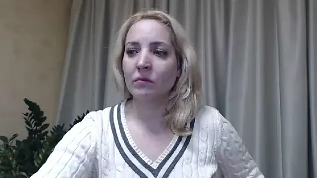 Snapshot of sweetpussy chatting on March 18, 2:28 pm sweetpussy online show from March 18, 2:28 pm