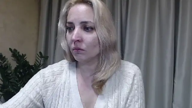 Snapshot of sweetpussy chatting on November 19, 5:13 pm sweetpussy online show from November 19, 5:13 pm