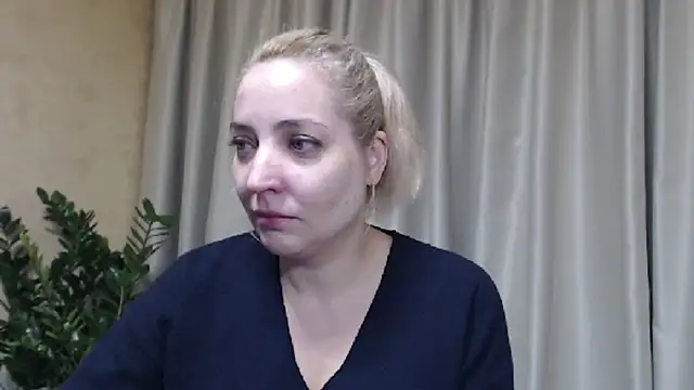 Snapshot of sweetpussy chatting on November 9, 9:24 am sweetpussy online show from November 9, 9:24 am