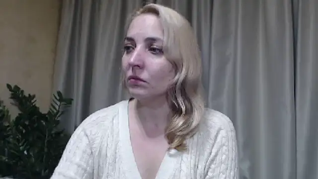 Snapshot of sweetpussy chatting on November 22, 5:45 pm sweetpussy online show from November 22, 5:45 pm