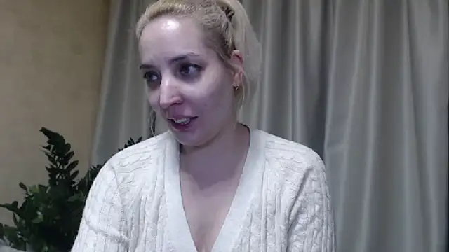 Snapshot of sweetpussy chatting on February 21, 3:54 pm sweetpussy online show from February 21, 3:54 pm
