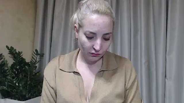 Snapshot of sweetpussy chatting on November 20, 5:57 pm sweetpussy online show from November 20, 5:57 pm