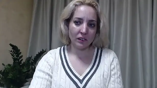 Snapshot of sweetpussy chatting on March 7, 9:06 pm sweetpussy online show from March 7, 9:06 pm