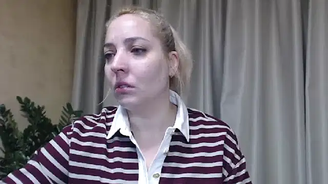 Snapshot of sweetpussy chatting on December 15, 6:58 pm sweetpussy online show from December 15, 6:58 pm