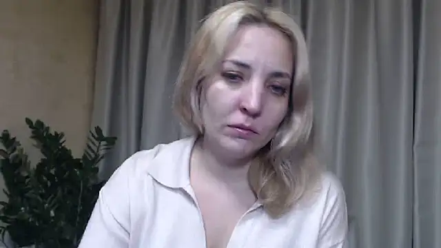 Snapshot of sweetpussy chatting on November 15, 3:05 pm sweetpussy online show from November 15, 3:05 pm