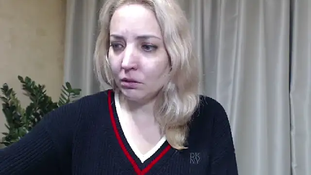 Snapshot of sweetpussy chatting on December 14, 1:28 pm sweetpussy online show from December 14, 1:28 pm